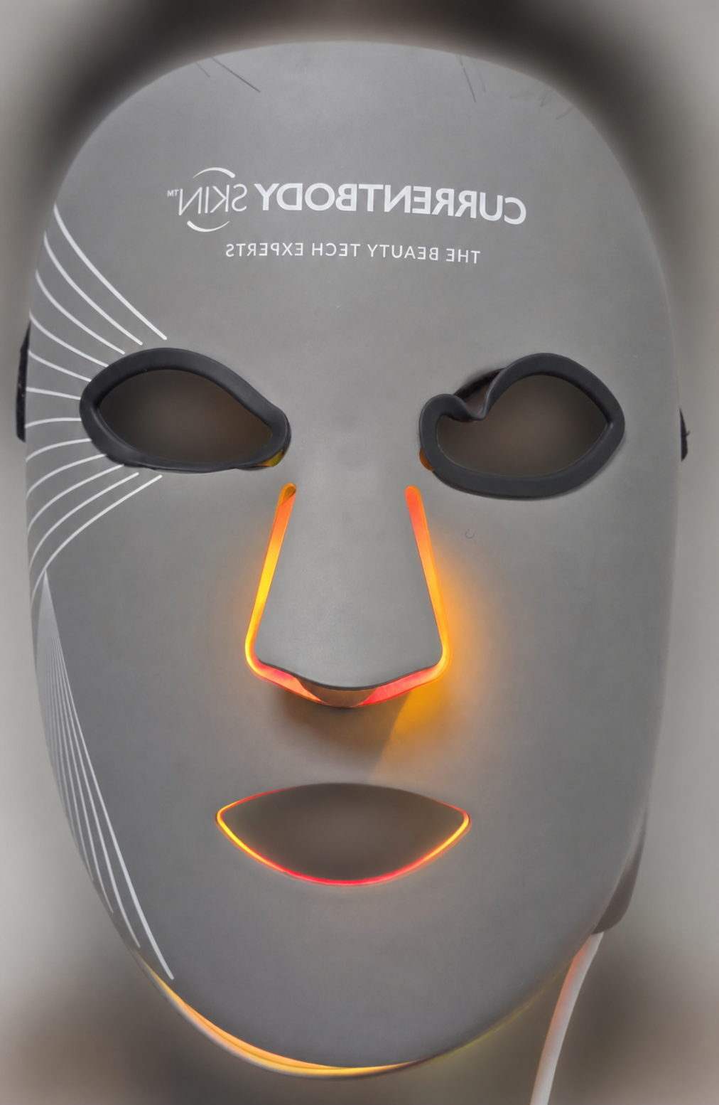 CurrentBody LEDマルチライトマスクを顔に装着したイメージ
