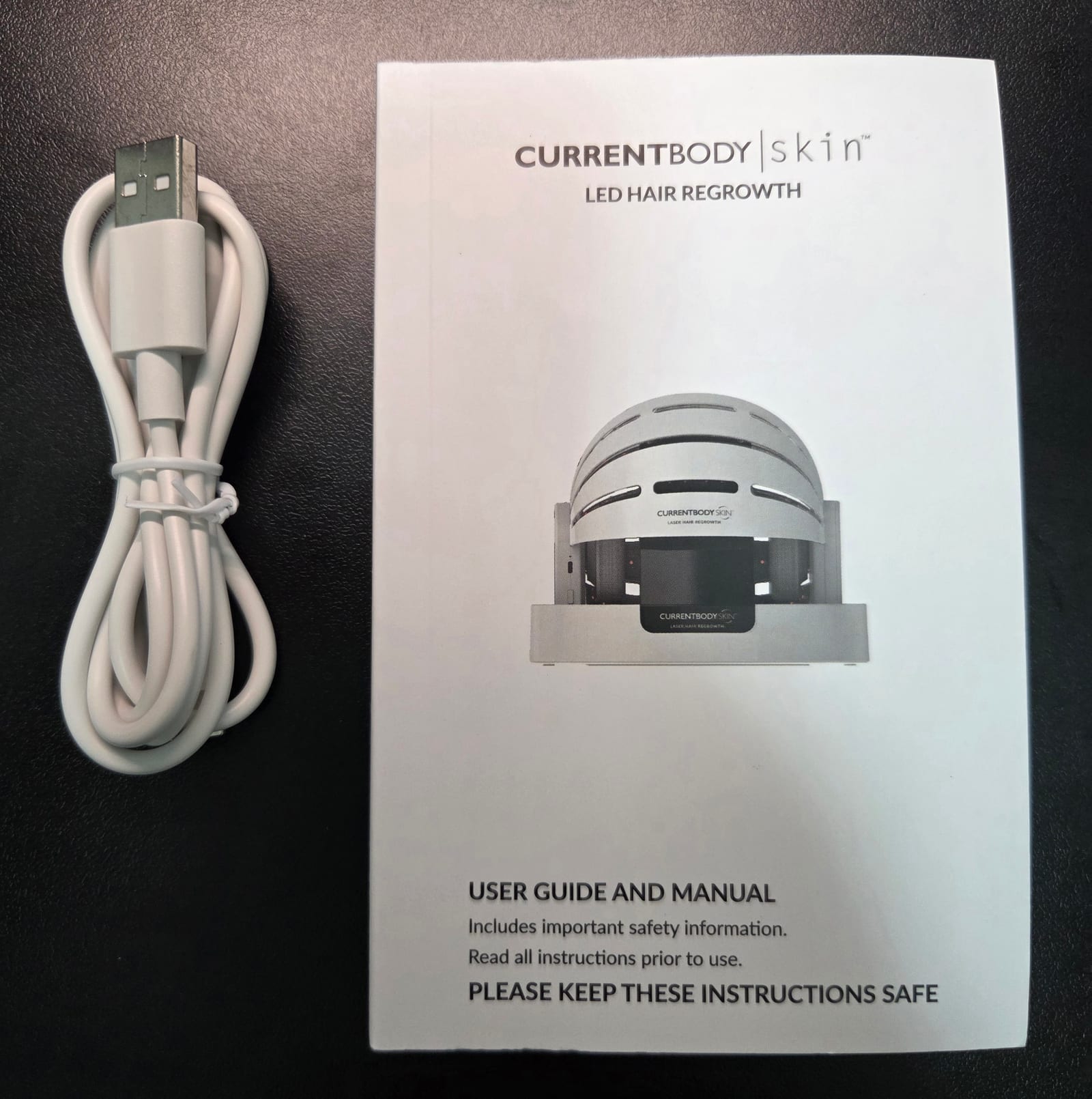 LED頭皮デバイスに付属したUSB充電コードと取扱説明書の表紙